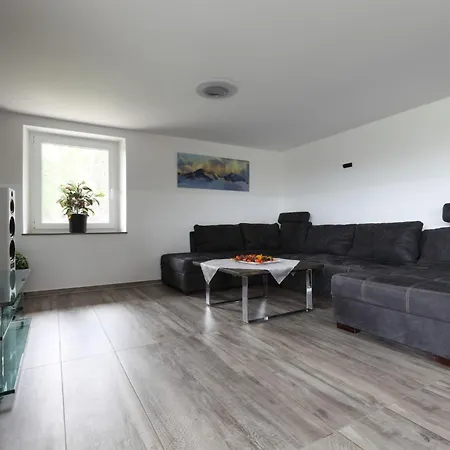 펜션 Gesamtes In Mit Grill- Garten Und Terrasse By Interhome *