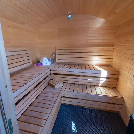 Gesamtes In Mit Grill- Garten Und Terrasse By Interhome Feriehus